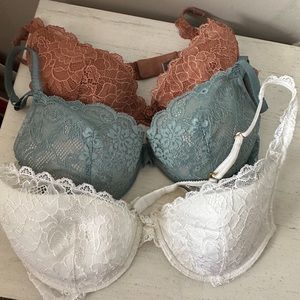 Victoria’s Secret lace plunge bra bundle